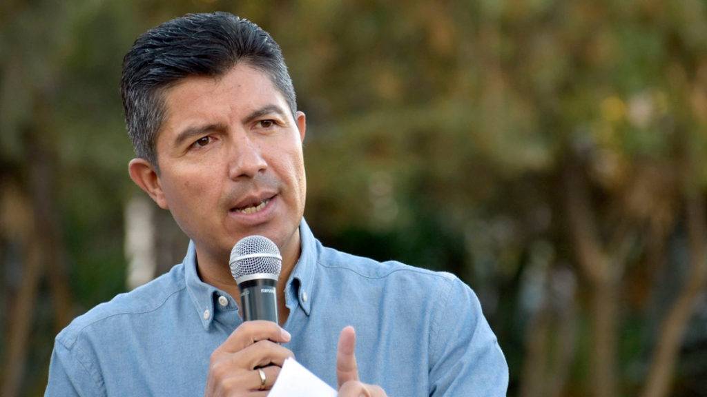 Eduardo Rivera llamó “morenacos” a los miembros y simpatizantes de Morena durante un evento político en Xicotepec, Puebla.