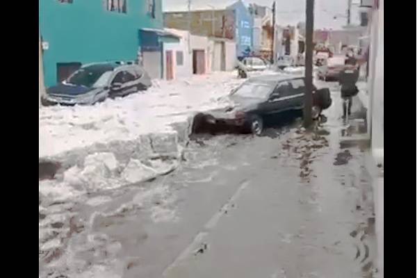 Granizo de gran tamaño, fuertes vientos así como inundaciones por fuerte lluvia en Puebla junto con Atlixco, Valles Centrales y Sierra Negra