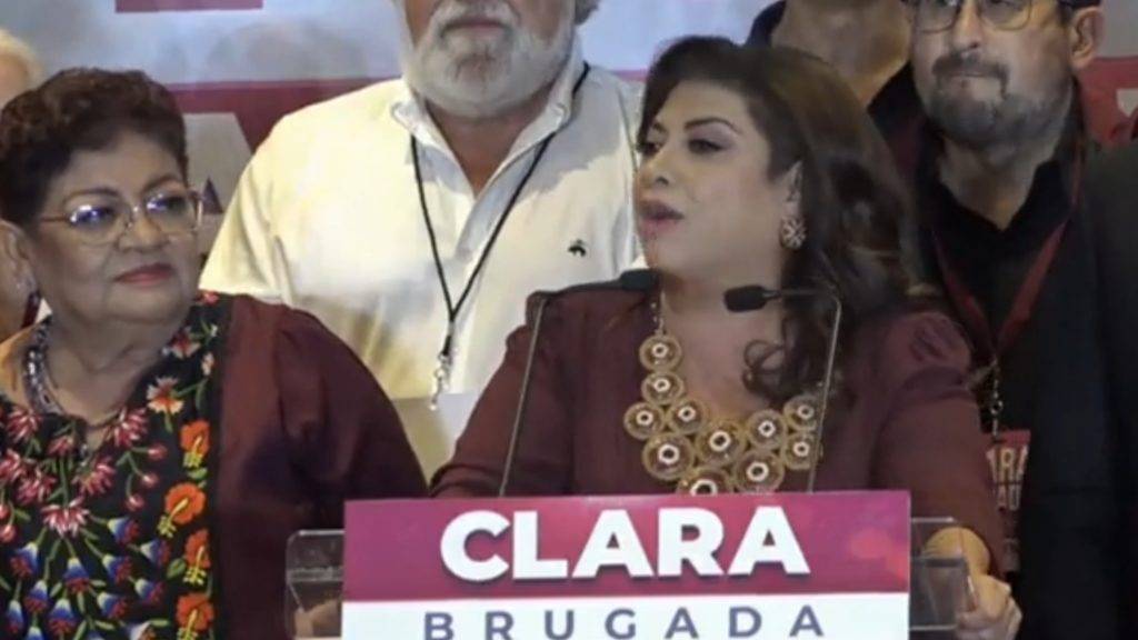 Clara Brugada destacó que las encuestas de salida le dan una amplia ventaja sobre su principal competidor, Santiago Taboada, del PRIANRD.