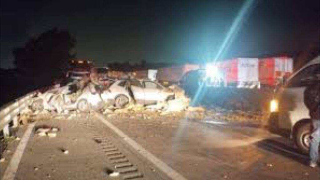 Las autoridades informaron que varios vehículos se vieron involucrados en un fatal accidente en la autopista México-Puebla.
