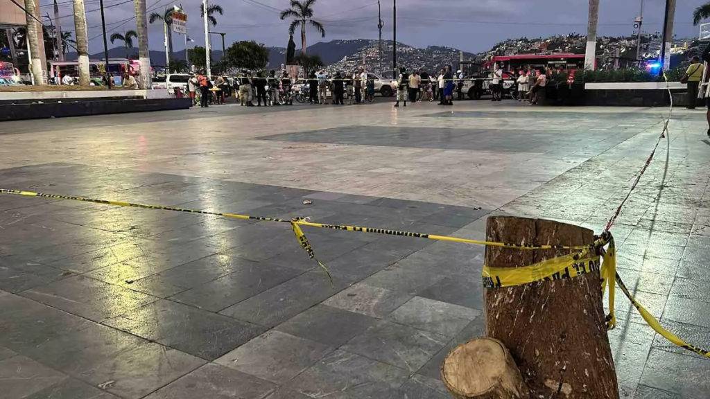 Autoridades informaron que la explosión en el zócalo de Acapulco, Guerrero, provocó que cinco personas resultaran heridas. 