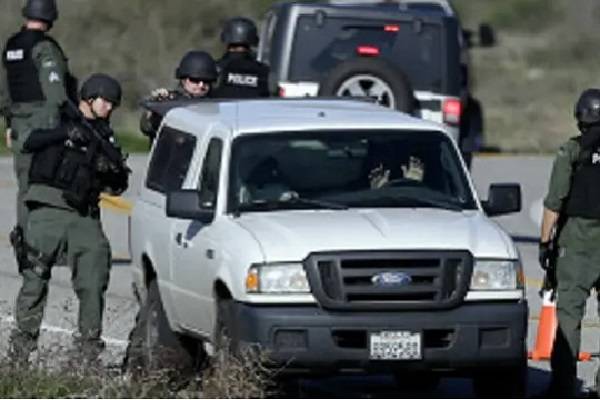 En California 11 continúan fugitivos tras la movilización de unos 400 agentes. Decomisan armas, metanfetaminas, fentanilo y otras sustancias