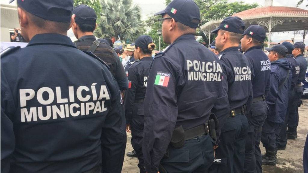 Autoridades del Estado de México arrestan a José "N", quien supuestamente vigilaba movimientos de la policía municipal de Jilotepec.