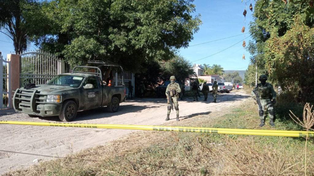 Esta mañana, se reportó un ataque armado en Apaseo el Alto, Guanajuato, que dejo cinco personas sin vida en un local de reciclaje. 