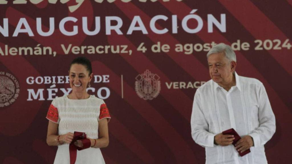 AMLO y Claudia Sheinbaum reafirman con su compromiso con la transformación y justicia social durante su gira en Veracruz.