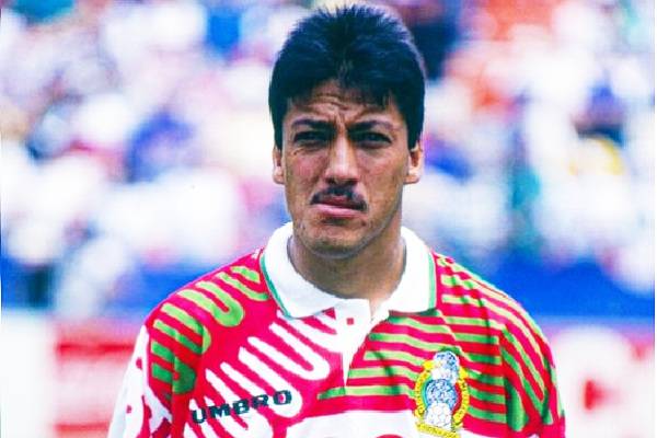 Jugador de Toluca y Santos Laguna. Seleccionado nacional. Copa de Oro 1993. Copa México. El futbolista se retiró joven por padecer síndrome Fisher Evans