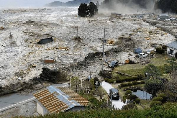 Sismos con magnitudes de 6,9 ​​y 7,1, frente a la costa oriental de Kyushu a una profundidad de 30 kilómetros en Japón. Pérdidas materiales