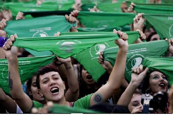 Segundo Tribunal Colegiado ordena cambios a los artículos 370, 371 y 372 penales. Congreso de Nayarit obligado a derogar delitos por aborto