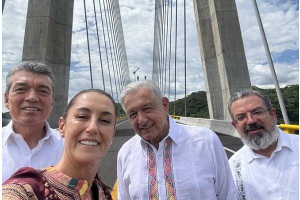 AMLO inauguró puente La Concordia de 703 metros de longitud, conecta la Presa La Angostura. Acorta distancias entre la fronteriza de Chiapas y Tuxtla