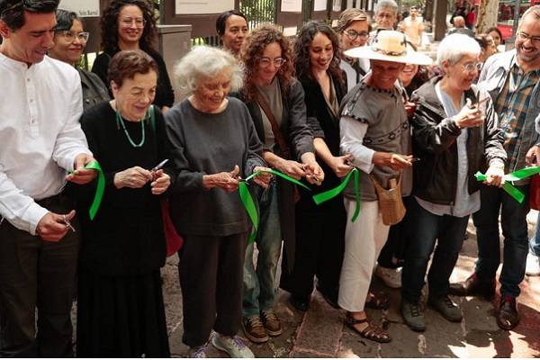 Sabe muchísimo más que yo la nueva presidenta dijo Poniatowska durante la inauguración del Homenaje Fotográfico que se le brida en las rejas de Chapultepec