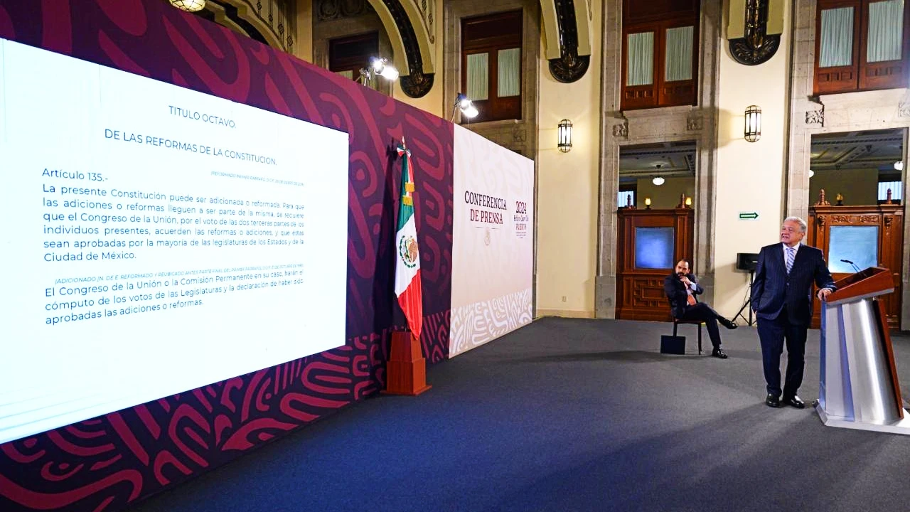 AMLO exhibe a jueces que intentan detener debate de reforma judicial