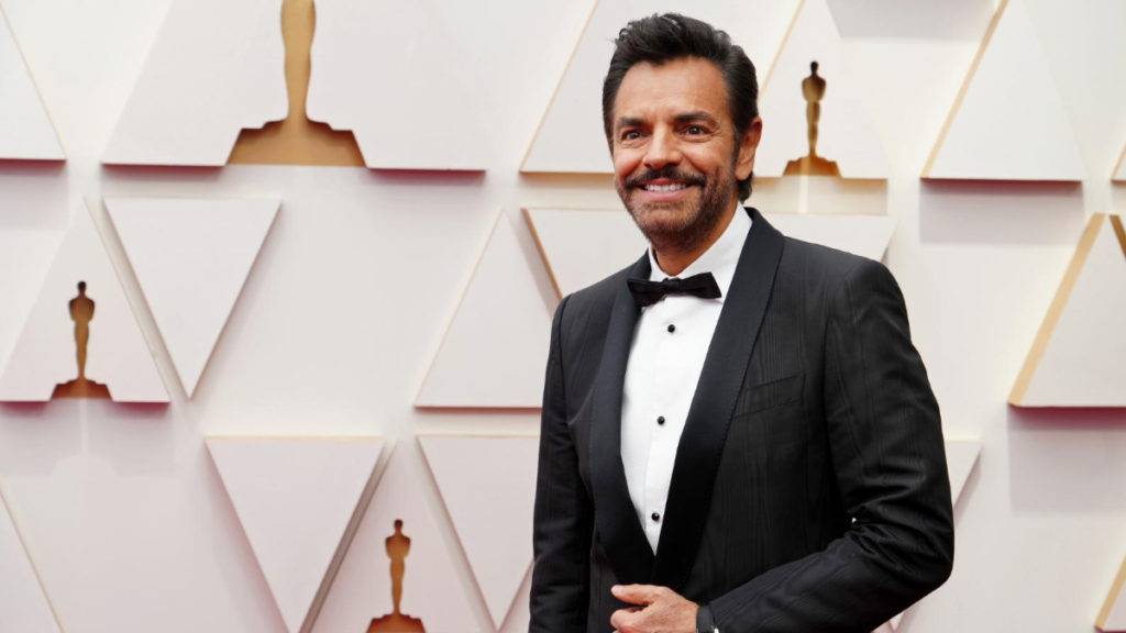 Eugenio Derbez critica “La Casa de los Famosos” por "distraer" sobre la Reforma Judicial, pero le cuestionan su cercanía con el poder en sexenios pasados. 