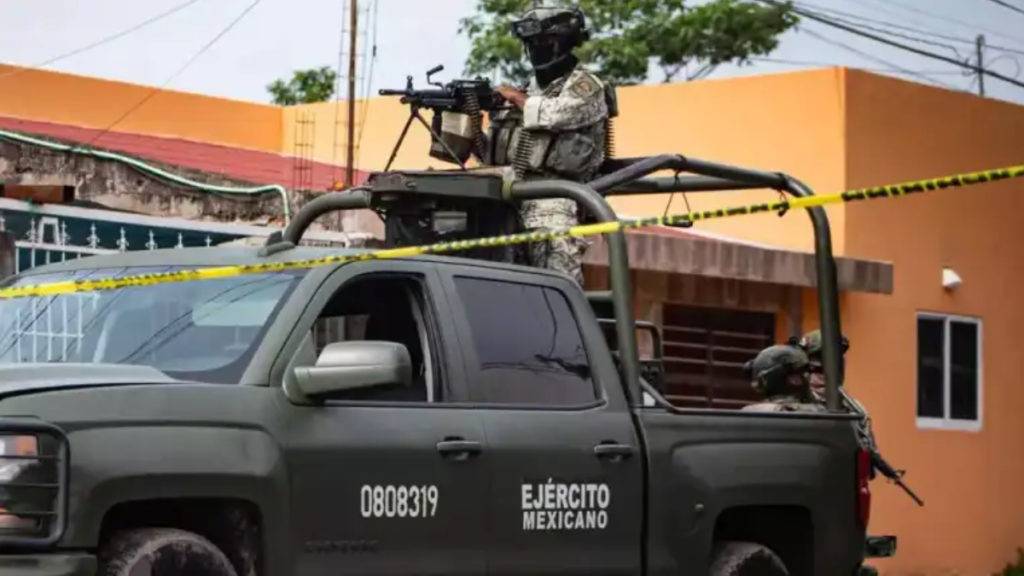 Los enfrentamientos en Culiacán entre civiles armados y el Ejército resultaron en la muerte de un militar y la suspensión de clases.