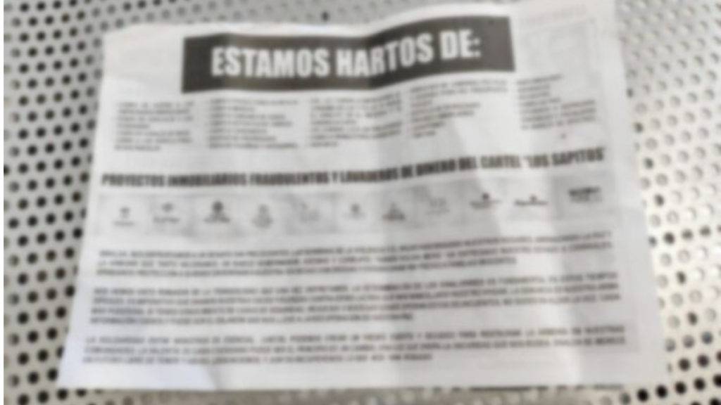 Aparecen papeletas en varios municipios de Sinaloa instando a la población a denunciar a la facción "Los Chapitos" y a funcionarios locales.