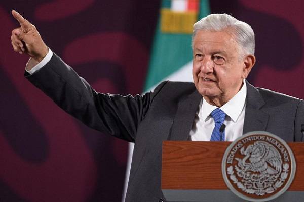 10 millones pobres menos. Salario mínimo doble. Empresarios ganaron BIEN. Sin nuevos impuestos. Gobierno independiente, no al servicio de potentados: AMLO