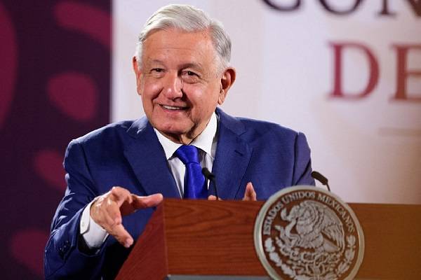 Poner en alto la Justicia, la Libertad, la Independencia, hacer reconocimientos a los pueblos indígenas, a los migrantes. No dejen de asistir: AMLO