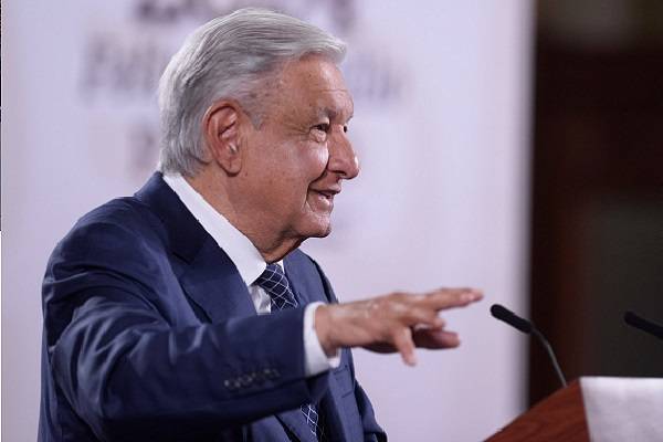 34 millones de beneficiados por acciones de vivienda, educación, salud y cultura tras sismos de 2017: AMLO. 889 municipios beneficiados. Arte rescatado