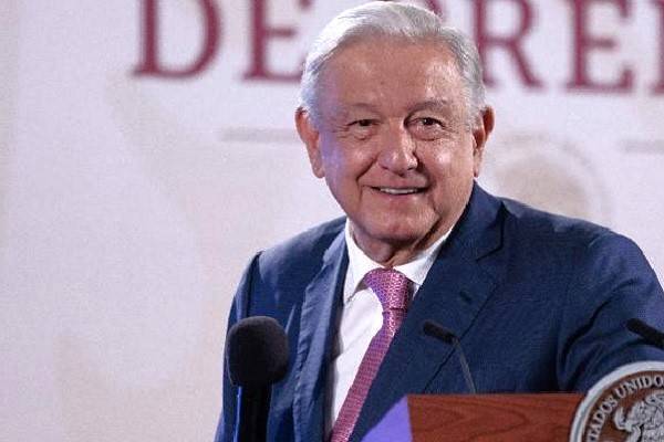 AMLO pidió respetuosamente a senadores poner por delante el interés del pueblo y de la Nación. No dejarse presionar por Claudio X, jefe de la mafia