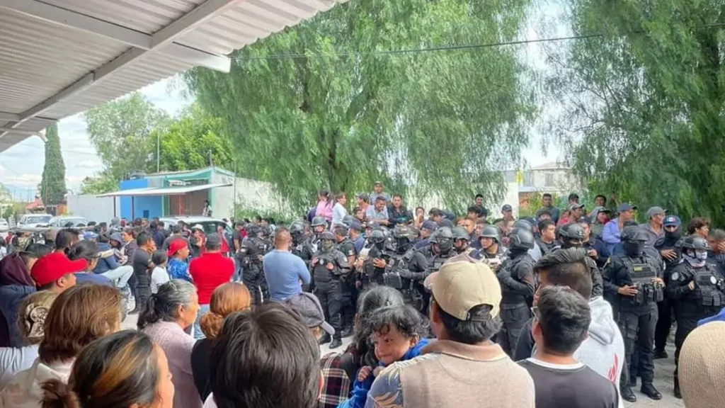 Cansados de las extorsiones, pobladores de San Hipólito Xochiltenango, Puebla, intentaron linchar a dos presuntos extorsionadores.