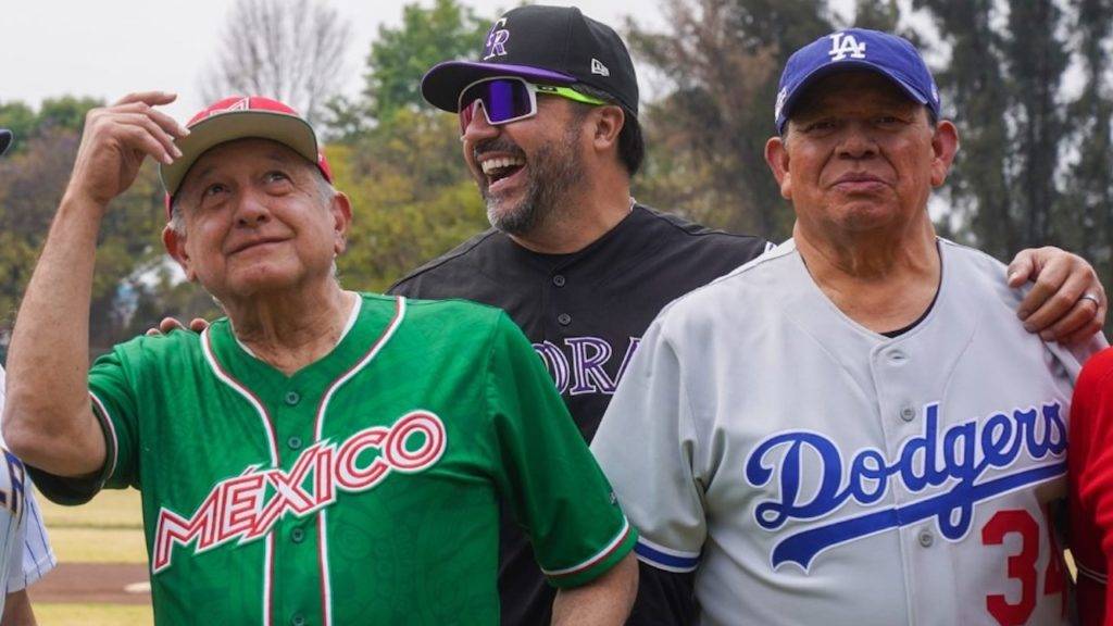 El beisbolista mexicano, Fernando "Toro" Valenzuela, perdió la batalla en un hospital en Los Ángeles, California tras varios días internado.