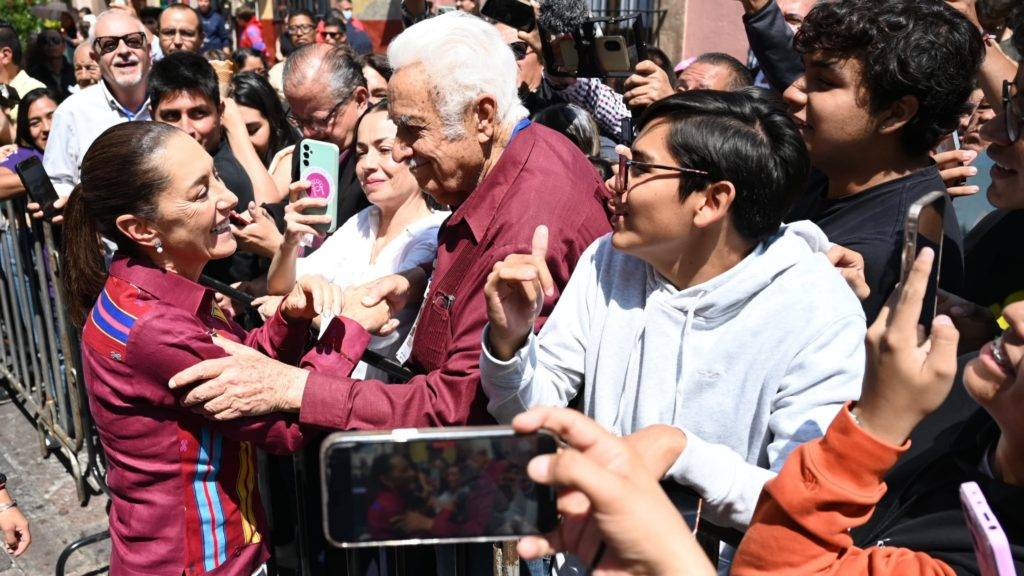 Claudia Sheinbaum y el gobernador de Querétaro, Mauricio Kuri, anuncian inversiones conjuntas en infraestructura y energía, con la construcción del Tren. 