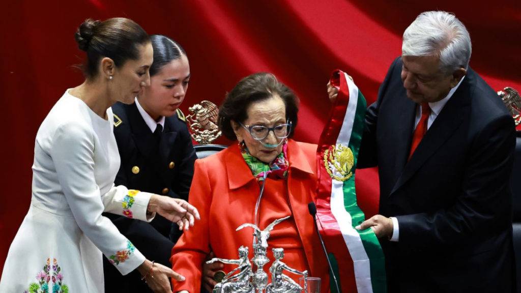 Tras cumplir con su agenda en Hidalgo, la presidenta, Claudia Sheinbaum, asistió al funeral de la histórica luchadora social y política, Ifigenia Martínez. 