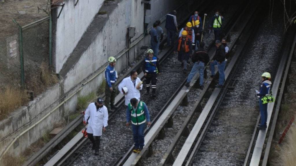 El cuerpo, en estado de descomposición, fue encontrado en las vías del túnel entre las estaciones Viveros y Coyoacán, el Metro coadyuva en la investigación.