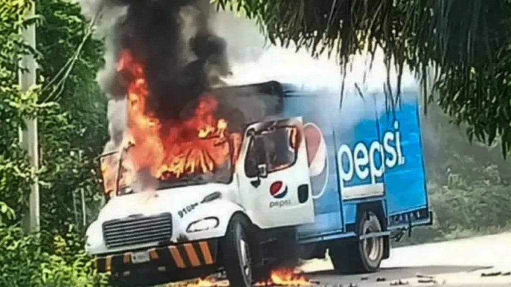 Fuerzas federales y estatales desplegan operativos en Tabasco tras la ola de incendios y ataques a vehículos y negocios este martes. 