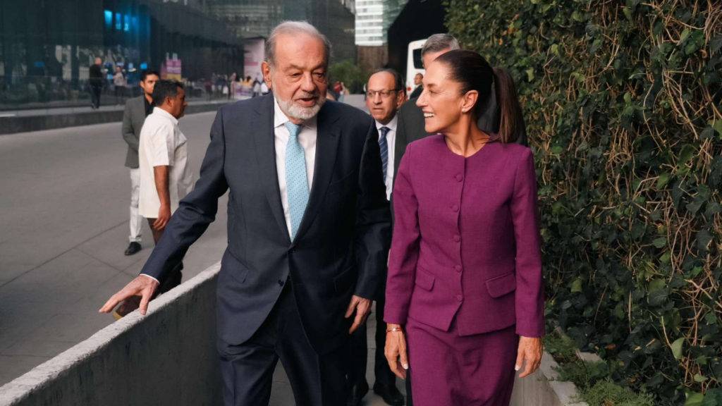 Carlos Slim anticipa "muchos años muy buenos" para la economía mexicana tras su encuentro con Claudia Sheinbaum en Palacio Nacional.