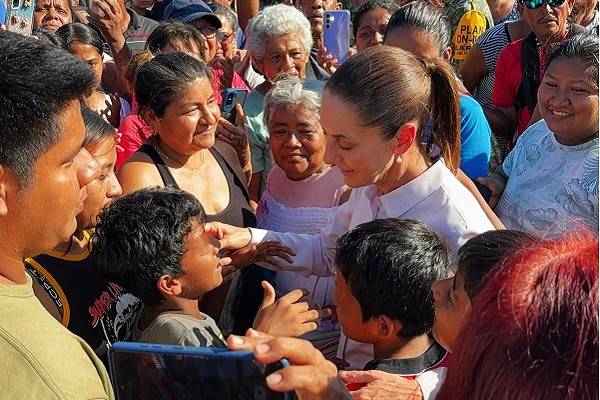 Presidenta Sheinbaum supervisa labores de reconstrucción en Guerrero tras paso del huracán John y Otis. "Donde hubo daños, ahí vamos a estar"