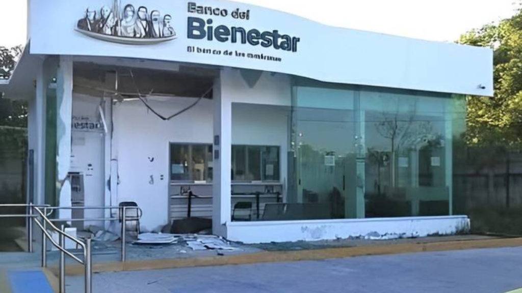 Los sentenciados deberán cumplir más de siete años de prisión y cubrir una multa millonaria por el robo a una sucursal del Banco del Bienestar. 