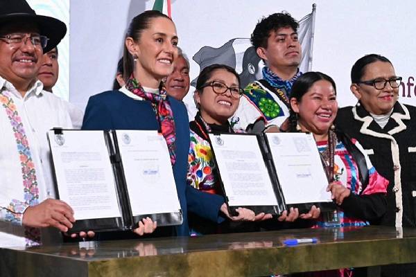 Sheinbaum firmó decreto para traducción a 57 lenguas indígenas la Reforma al 2º Constitucional: Reconoce a los pueblos originarios como sujetos de derecho