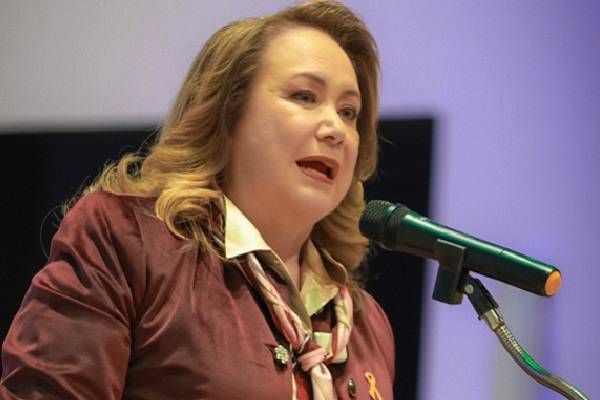 Quinto Tribunal Colegiado determinó que Yasmín Esquivel es única titular de derechos de autor de sus tesis. UNAM actualiza normatividad