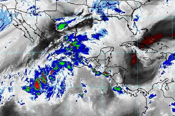 Frente a las costas de Guerrero y Michoacán se formó el 1er ciclón de la temporada. Por Sistema de Alerta Temprana cierran puerto Lázaro Cárdenas