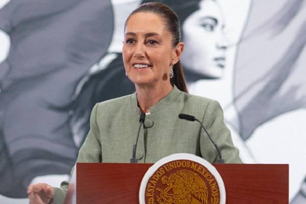 Iniciativa separa funciones de competencia y las transfiere a Comisión Antimonopolio; recupera derecho de audiencias y radios comunitarias: Sheinbaum