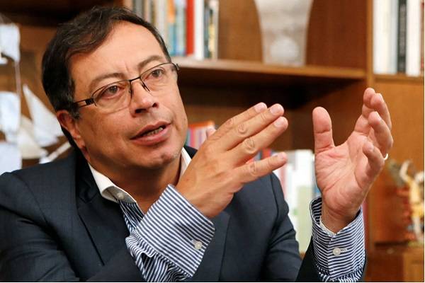 Presidente Petro denuncia traición a la patria. Exmilitares contratados por el Cártel de los Reyes en Michoacán. Lamenta soldados fallecidos