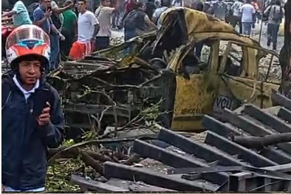 Dos atentados dirigidos contra un helicóptero de la Policía en Antioquia y una base aérea en Cali. Petro denuncia terrorismo