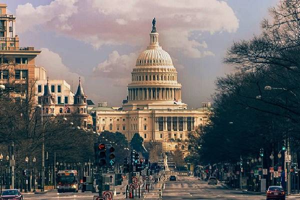 Cualquiera que asesine algo en la capital: pena capital. Pena capital, pena capital: Trump, aparentemente disfrutando del juego de palabras