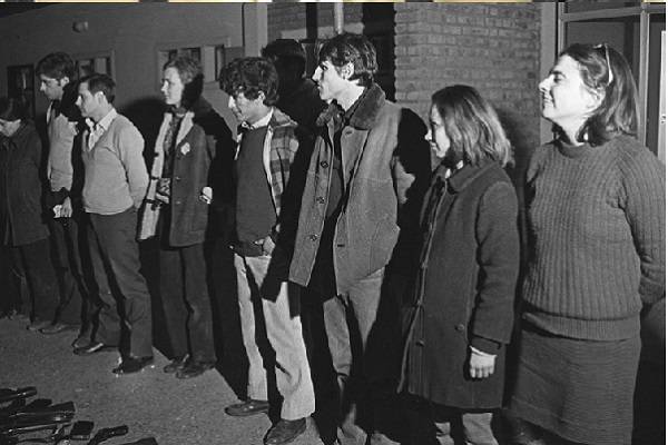 Milei enfrenta denuncias de corrupción mientras bloquea homenaje a víctimas de la masacre de Trelew: Fusilados 16 presos políticos