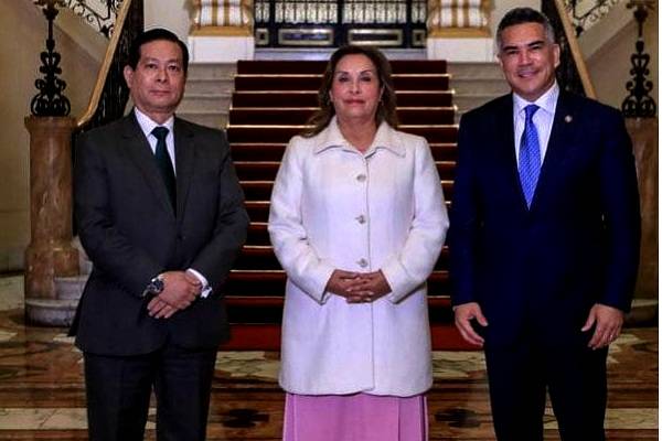 Alito Moreno con Dina Boularte