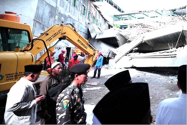 101 personas han sido rescatadas, de las cuales 77 permanecen en el hospital con heridas considerables. 8 se reportan estables.