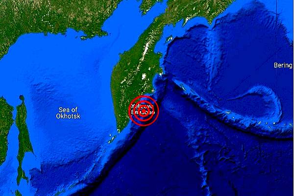 Kamchatka, nuevamente fuerte sismo y alerta de tsunami para la zonas costeras de la región. Localizado a 10 kilómetros de profundidad
