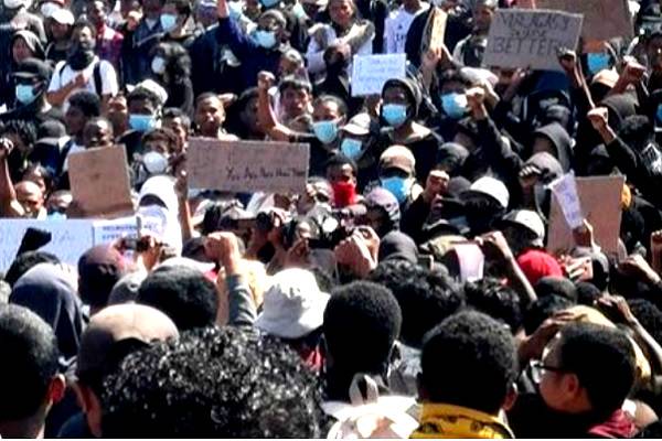 Presidente Rajoelina disuelve el gobierno el gobierno en Madagascar. Reprimen movilizaciones de jóvenes de la generación Z