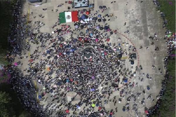 Show montado el 31 de agosto: Los mismos personajes que han visto mermado su poder. Un desfile de la vieja guardia de derecha malhumorada