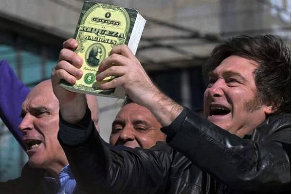 Argentina elecciones en puerta. Milei desesperado. La libertad de prensa está bajo ataque en Argentina. Y la democracia está en riesgo