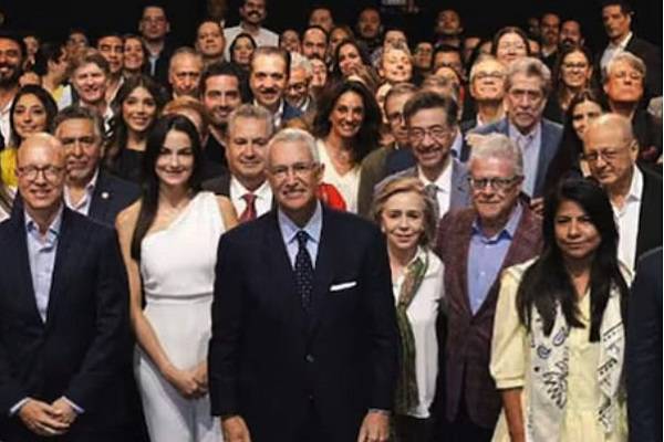Ricardo Salinas Pliego lanza Movimiento con Amparo Cazar, Lourdes Mendoza, Alatorre, Sarmiento, Curzio, similares y afines