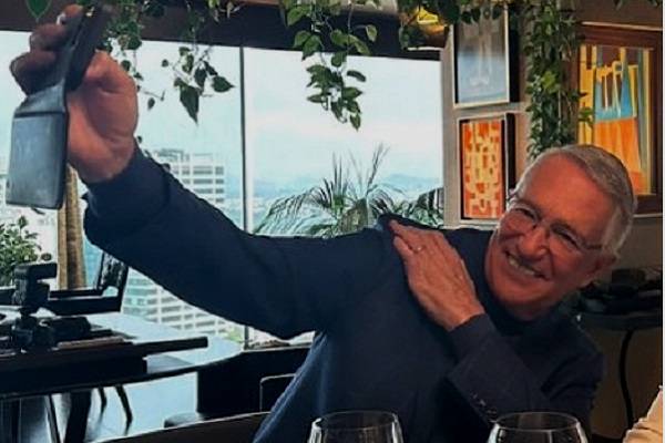 Bloomberg señala que jueza Masley amagó a Salinas Pliego con prisión en Rikers, Nueva York en demanda de AT&T por venta de Iusacell