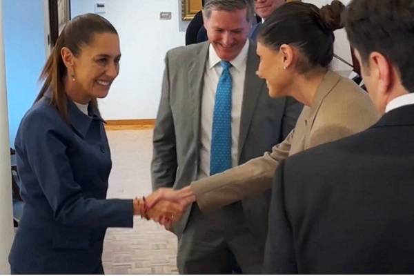 Gasolineros pactan con Sheinbaum continuar con la estrategia de estabilización de los precios de las gasolinas. Reunión en Palacio Nacional