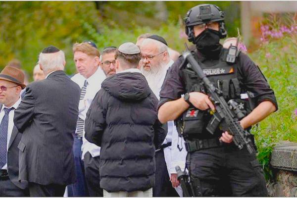 Mánchester: Sujeto embiste a la multitud con un auto y les ataca con cuchillo en Yom Kippur, el día más sagrado del calendario judío