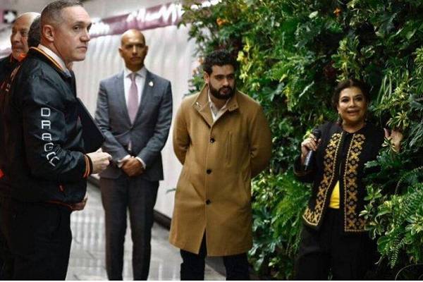 Clara Brugada presenta muro verde en metro Juanacatlán